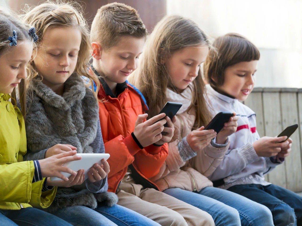At what age should children be given phones