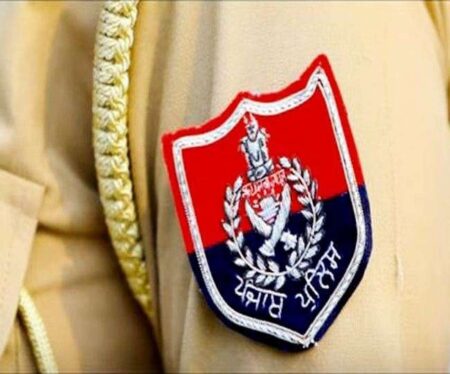 Jalandhar Police: जालंधर पुलिस को नाकेबंदी के दौरान, रोकी गई कार से मिली लाखों की राशि