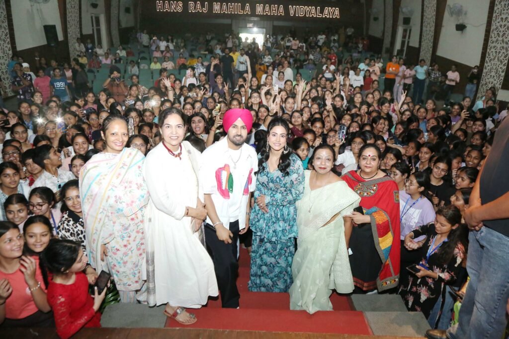 Promotion of Shinda Shinda No Papa : HMV में पंजाबी फिल्म शिंदा-शिंदा नो पापा के प्रमोशन हेतु किया भ्रमण