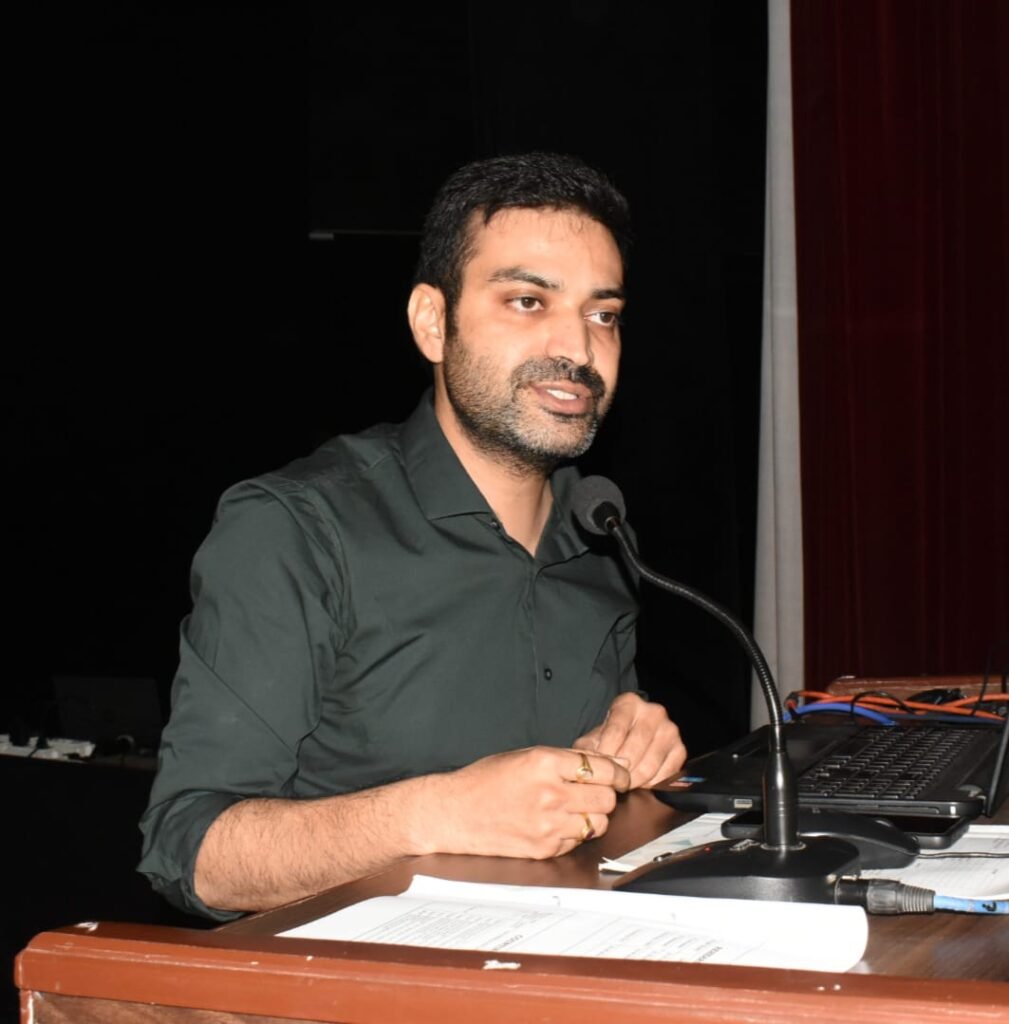 Training to Election Counting Staff : 4 जून को होने वाली वोटों की गिनती के लिए प्रशासन ने दी स्टाफ को ट्रेनिंग