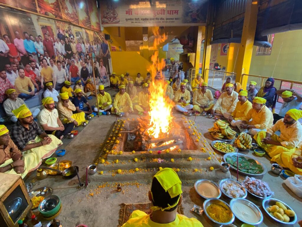 Maa Bagulamukhi Havan : ईश्वर का स्मरण ही जीवन का मूलमंत्र-नवजीत भारद्वाज