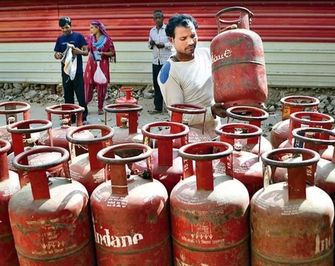 1 May Rule Change : LPG सिलिंडर का दाम हुआ कम और वही क्रेडिट कार्ड यूजर्स को बड़ा झटका 1 cylinder1 cylinder1 cylinder1 cylinder1