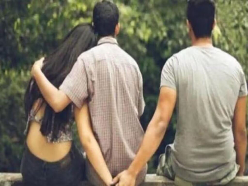 Jalandhar News: शराबी पत्नी को गैर मर्द के साथ पति ने होटल में दबोचा, हंगामा