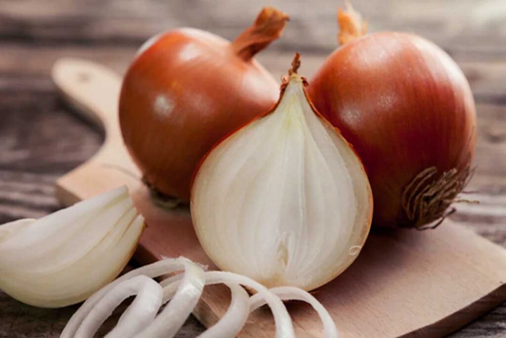 Benefits of eating onion in summer: गर्मियों में प्याज खाने से मिल सकते है बड़े फ़ायदे, जानें कैसे