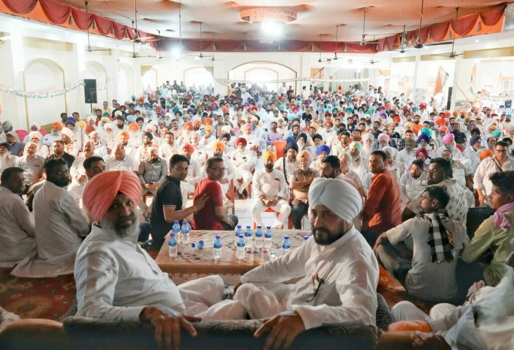 पंजाब: APP सांसद संत बाबा बलवीर को मिले पूर्व CM चन्नी, राजनीति गलियारों में मची हलचल पंजाब: APP सांसद संत बाबा बलवीर को मिले पूर्व CM चन्नी, राजनीति गलियारों में मची हलचल