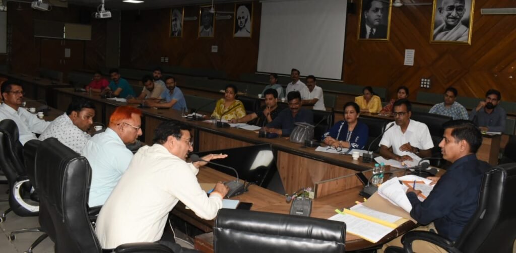 DC Reviewed the Opening of Schools : DC ने गर्मी की छुट्टियां खत्म होने के बाद स्कूल खोलने को लेकर शिक्षा विभाग की तैयारियों की समीक्षा की DC Reviewed the Opening of Schools : DC ने गर्मी की छुट्टियां खत्म होने के बाद स्कूल खोलने को लेकर शिक्षा विभाग की तैयारियों की समीक्षा की