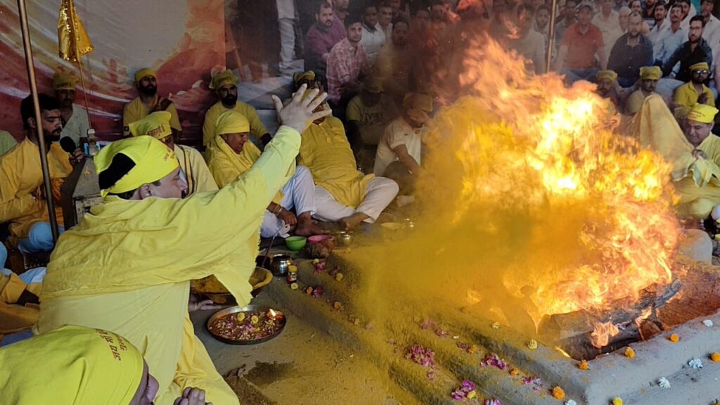 Maa Baglamukhi Hawan : अगर कोई भी बुराई हमारे स्वभाव में आ गई तो हमारा पतन निश्चित-नवजीत भारद्वाज