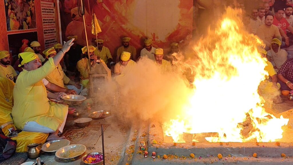 Weekly Maa Bagulamukhi Hawan : ‘गुरु लाधो रे! गुरु लाधो रे’’ मुझे सच्चा गुरु मिल गया है- नवजीत भारद्वाज