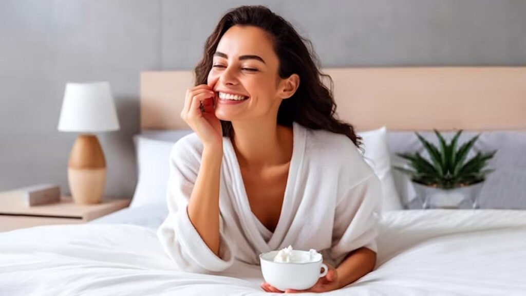 Skin Care Tips : रात में सोने से पहले चेहरे पर लगाएं ये चीजें, चमक उठेगी स्‍किन