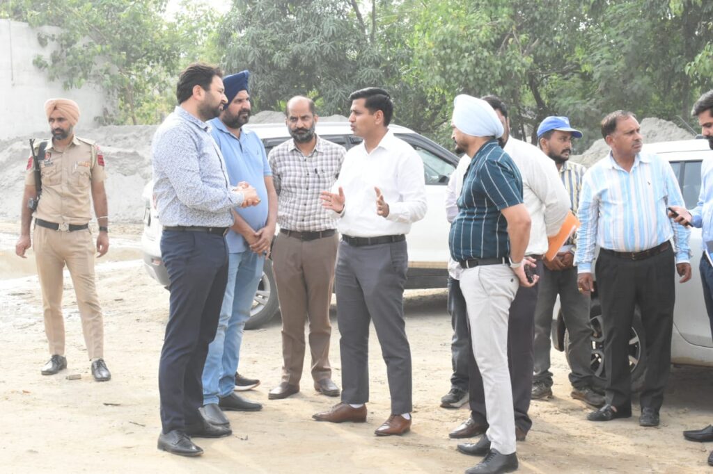 Hoshiarpur Road News Impact : वीकैंड रिपोर्ट की खबर का हुआ असर, होशियारपुर रोड की सुध लेने पहुंचे DC जालंधर, निर्माण में तेज़ी लाने के दिए आदेश