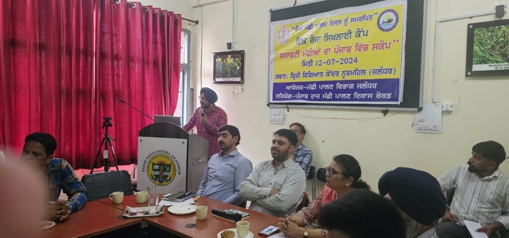 National Fisherman’s Day : राष्ट्रीय मत्स्य पालक दिवस मौके किसानों से यह पेशा शुरू करने के बारे में दी जानकारी