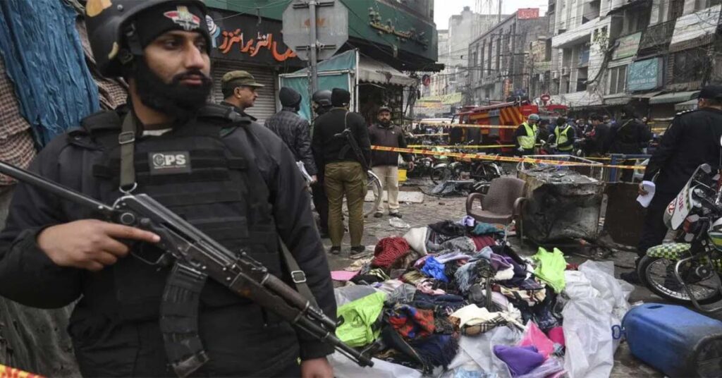 Terrorist Attacks in Pakistan : पाकिस्तान में आतंकी हमलों में 70 से अधिक लोगों की मौत, मरने वालों में पुलिस और सेना के जवान भी शामिल