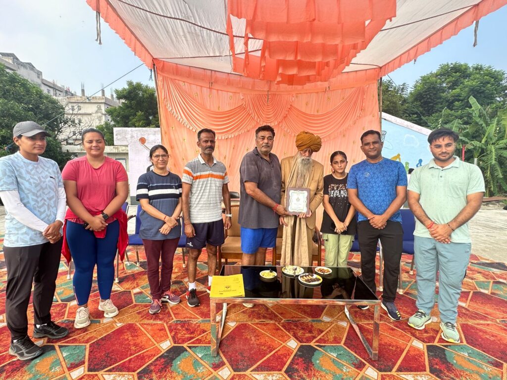 Marathon Legend distributes prizes : मैराथन दिग्गज ने बांटे DAV University में पुरस्कार