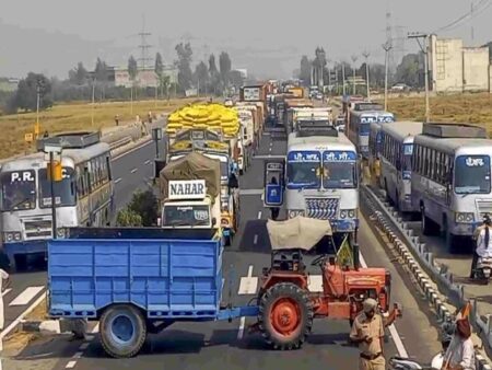 Farmers Protest… ध्यान रखें…फगवाड़ा में शुगर मिल चाैक पर किसानों का धरना जारी