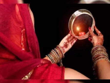 Karwa Chauth 2024 : कल है सुहागिनों का पर्व करवा चाैथ, जानिए शुभ मुहूर्त और चांद निकलने का समय