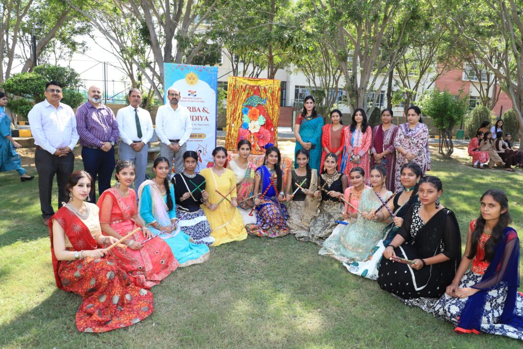 Navratri Celebration : Innocent Hearts Group of Institutions ने भव्य गरबा और डांडिया कार्यक्रम के साथ मनाया नवरात्रि का जश्न   