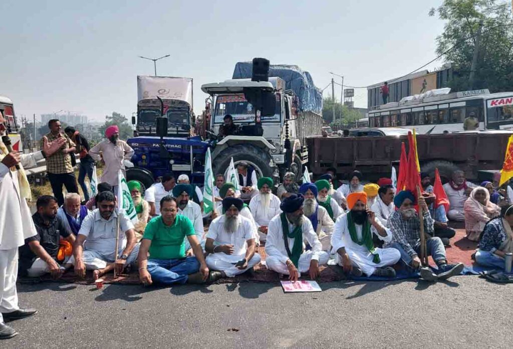 Punjab road jammed by farmers