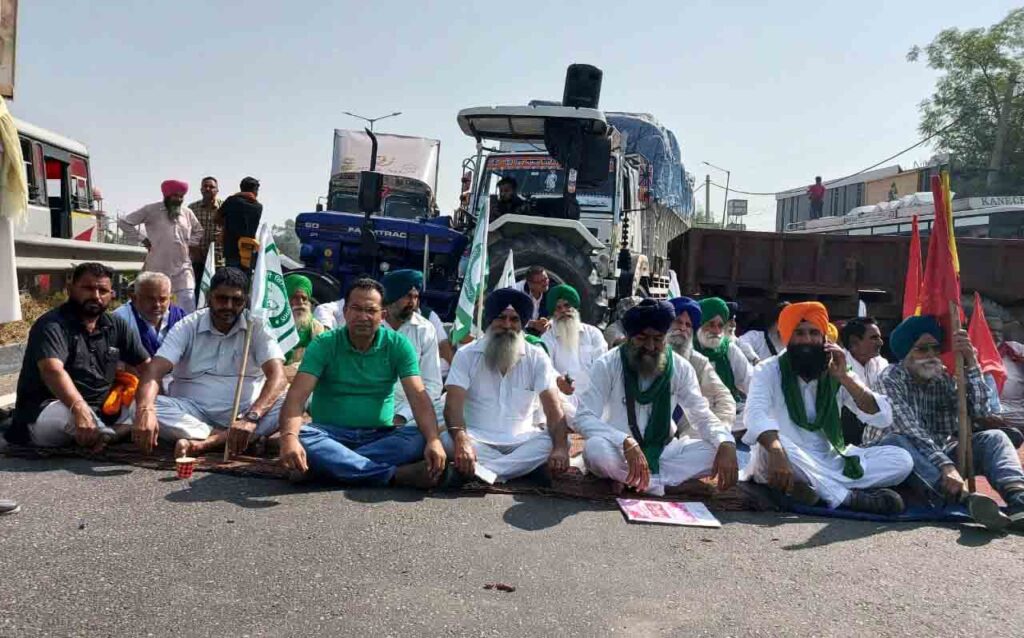 Punjab road jammed by farmers