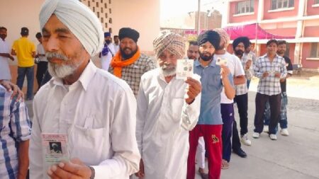 Voting for Panchayat elections in Punjab… पंजाब में पंचायत चुनाव को लेकर वोटिंग के दाैरान झड़पें, उतरी पगड़ियां-चली गोलियां