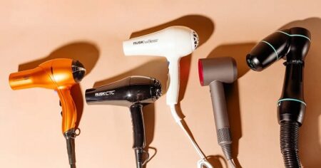 Do you also use hair dryer… क्या आप भी प्रयोग करते हैं हेयर ड्रायर…तो रहें सावधान… महिला के दोनों हाथ कटे