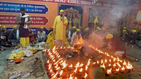 Maa Baglamukhi Dham : श्रद्धा की कोख में ही ज्ञान पलता है: नवजीत भारद्वाज