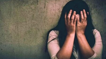 Rape with nurse… पार्टी के बहाने नर्स को बुलाया…फिर निदेशक ने कर लिया कमरा बंद