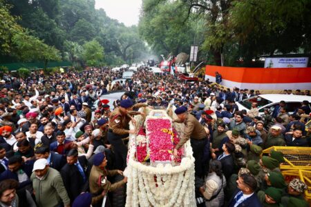 Manmohan Singh Funeral : पंचतत्व में विलीन हुए मनमोहन सिंह, राजकीय सम्मान के साथ किया गया अंतिम संस्कार