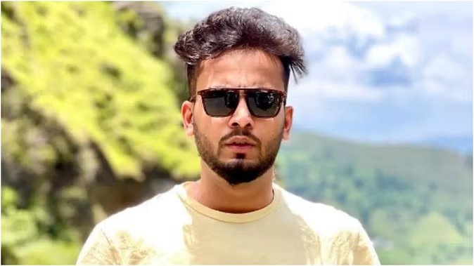 FIR on Elvish Yadav : एल्विश यादव पर एफआईआर, गवाह को धमकाने का आरोप FIR on Elvish Yadav : एल्विश यादव पर एफआईआर, गवाह को धमकाने का आरोप