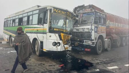 Road Accident : धुंध का असर…बठिंडा में बस और ट्रक की टक्कर, 20 से ज्यादा लोग घायल