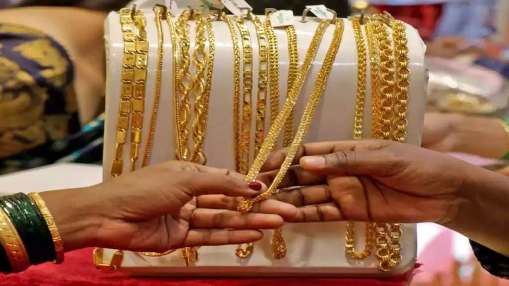 Gold Price : सोने का रेट तोड़ रहा रिकार्ड, जानें आज का रेट