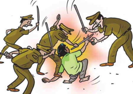 Punjab News : लुधियाना पुलिस ने मोबाइल बेचने और खरीदने के आरोप में दो नाबालिग भाइयों की पिटाई, उन्हें हवालात में दिया बंद