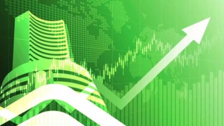 Stock Market Update : सेंसेक्स 700 अंक से ज्यादा गिरकर 76,278 पर कारोबार कर रहा