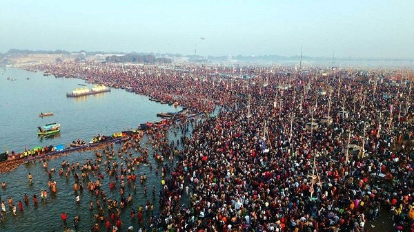 Maha Kumbh on Maghi Purnima : माघी पूर्णिमा पर महाकुंभ में उमड़ा श्रद्धालुओं का सैलाब, हेलीकाप्टर से की जा रही पुष्प वर्षा Maha Kumbh on Maghi Purnima : माघी पूर्णिमा पर महाकुंभ में उमड़ा श्रद्धालुओं का सैलाब, हेलीकाप्टर से की जा रही पुष्प वर्षा