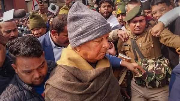 Land for job scam : लालू फैमिली को झटका, लैंड फॉर जॉब घोटाले में समन Land for job scam : लालू फैमिली को झटका, लैंड फॉर जॉब घोटाले में समन