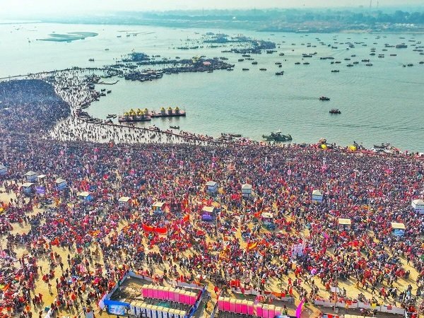 Mahakumbh AmritSnan: महाकुंभ में फिर उमड़ा श्रद्धालुओं का सैलाब, आज 13 अखाड़े करेंगे स्नान Mahakumbh AmritSnan: महाकुंभ में फिर उमड़ा श्रद्धालुओं का सैलाब, आज 13 अखाड़े करेंगे स्नान
