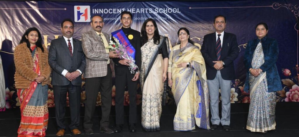 Innocent Hearts School : इनोसेंट हार्ट्स स्कूल ने 12वीं कक्षा के विद्यार्थियों को भावभीनी विदाई दी 2 ct 2 1 ct 2 1 Innocent Hearts School