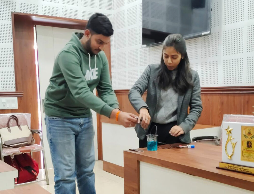 D.A.V. College : डी.ए.वी. कॉलेज के भौतिकी विभाग ने डीबीटी स्टार कॉलेज की योजना बनाई