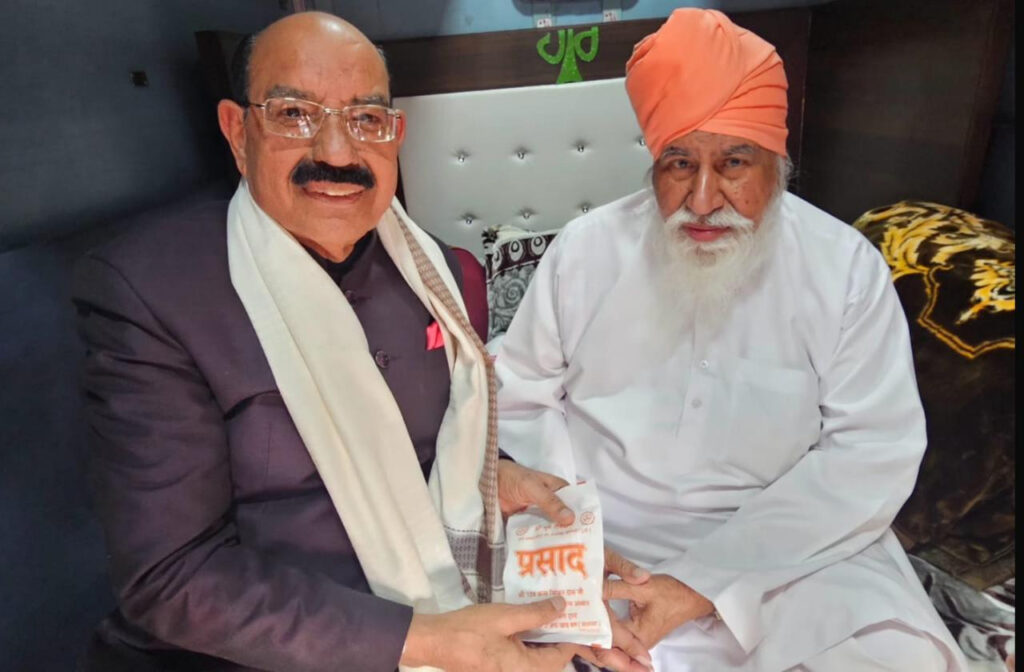 Jalandhar News : कैबिनेट मंत्री मोहिंदर भगत ने संत निरंजन दास जी से लिया आशीर्वाद