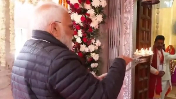 PM Modi worshiped MAA Ganga : पीएम मोदी ने की मां गंगा की पूजा, ये मांगी कामना PM Modi worshiped MAA Ganga : पीएम मोदी ने की मां गंगा की पूजा, ये मांगी कामना