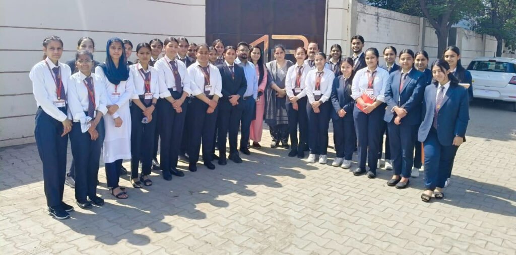 Innocent Hearts Group of Institutions : इनोसेंट हार्ट्स स्कूल के  छात्रों ने एपी रिफाइनरी प्राइवेट लिमिटेड में उद्योग की जानकारी हासिल की