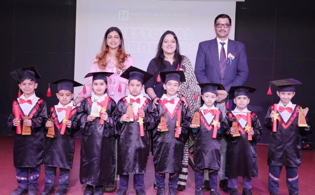 Innocent Hearts School : इनोसेंट हार्ट्स के प्री-प्राइमरी छात्रों के लिए ग्रेजुएशन समारोह का आयोजन 2 inno 2 2 inno 2 2 Innocent Hearts School