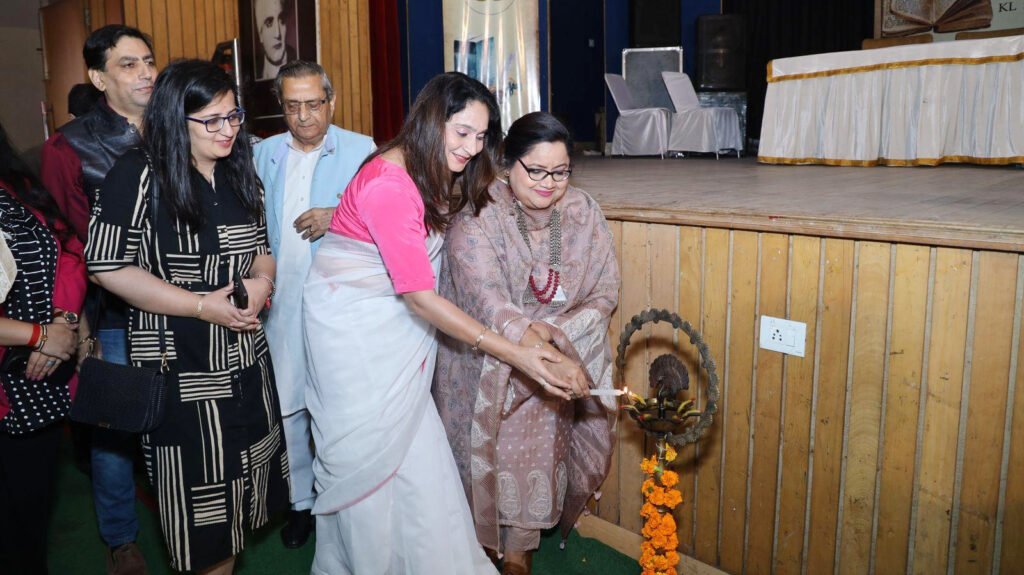 Jalandhar News : यायावर साहित्य महोत्सव… साहित्यिक विचार और सांस्कृतिक गतिविधियां करवाईं