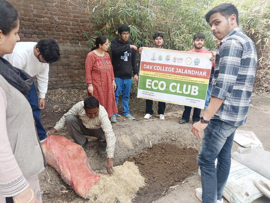 D.A.V. College, Plantation Drive organized : डी.ए.वी. कॉलेज, जालंधर के वनस्पति उद्यान में पौधारोपण अभियान का आयोजन