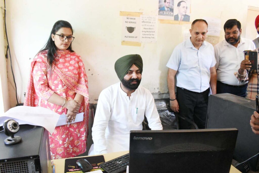 Jalandhar News :  लालजीत सिंह भुल्लर ने जालंधर ड्राइविंग टेस्ट ट्रैक का किया निरीक्षण