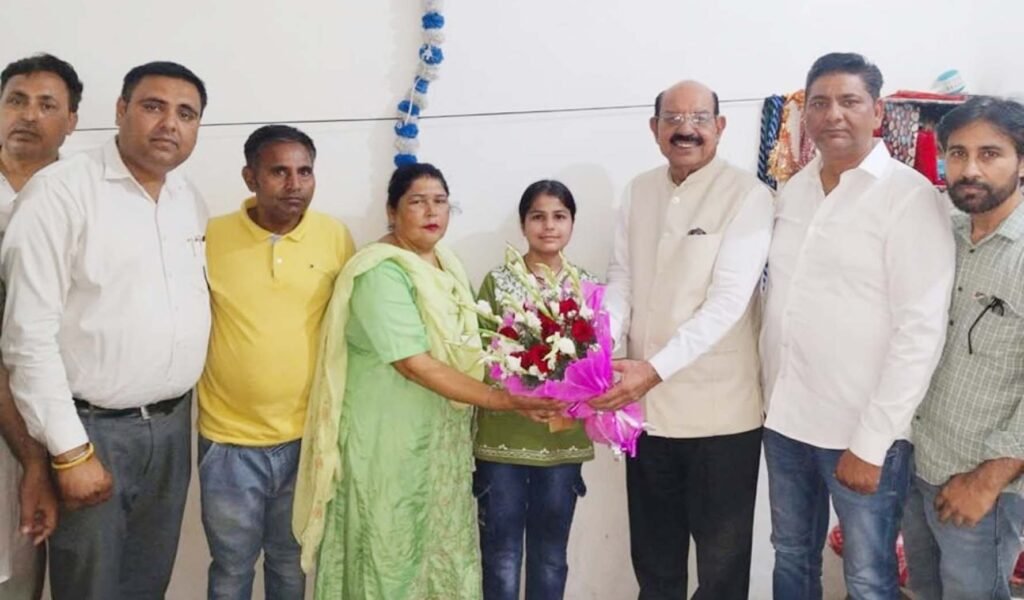 Jalandhar News : सरकारी स्कूल की छात्रा निहारिका ने मेरिट सूची में हासिल किए अंक Jalandhar News : सरकारी स्कूल की छात्रा निहारिका ने मेरिट सूची में हासिल किए अंक