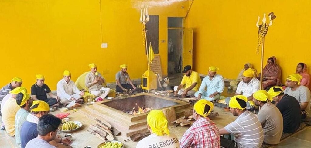 Religious News : मित्र यदि अधर्म के रास्ते पर चले तो उसे सही रास्ता दिखाए-नवजीत भारद्वाज