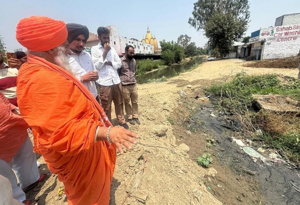 Jalandhar News : संत सीचेवाल द्वारा नेशनल हाईवे अथॉरिटी के अधिकारियों की खिचाई