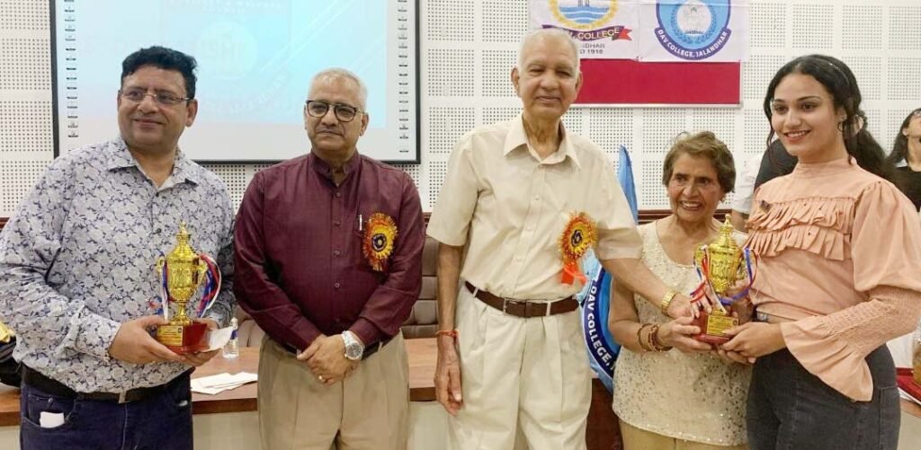 Jalandhar News : डी.ए.वी. कॉलेज SAWC समापन समारोह में नेतृत्व, रचनात्मकता और सेवा का उत्सव