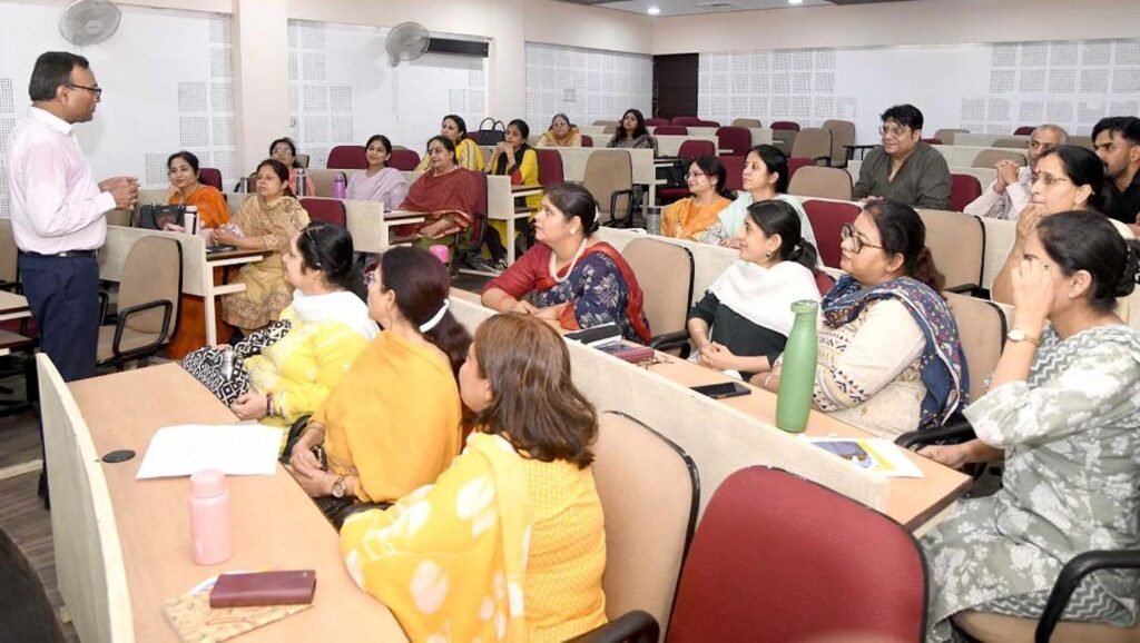 Hans Raj Women’s College : एचएमवी में ‘अंग्रेज़ी उच्चारण’ पर कार्यशाला का आयोजन