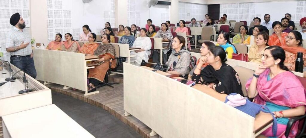 Hans Raj Women’s College : एचएमवी में फैकल्टी के लिए कार्यशाला प्रशिक्षण का आयोजन